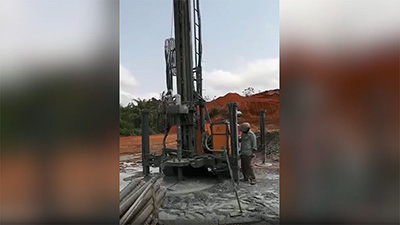 Буровая установка KW180 для водяных скважин на рабочем участке