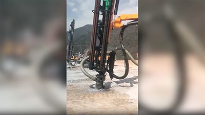Гидравлическая буровая установка KL511 с верхним ударным механизмом на рабочем участке