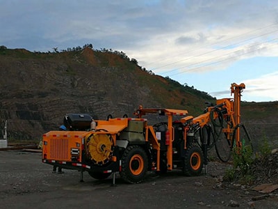 Машина для возведения анкерной крепи KM311