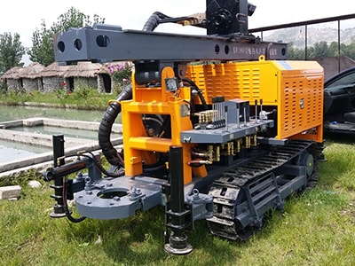 Буровая установка для бурения скважин на гусеничном ходу KW180